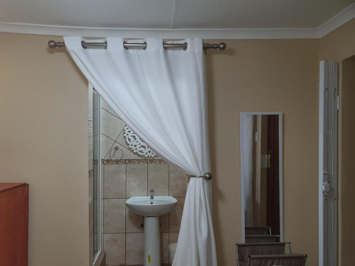 Lani'S Guest House - No Loadshedding Musina Esterno foto